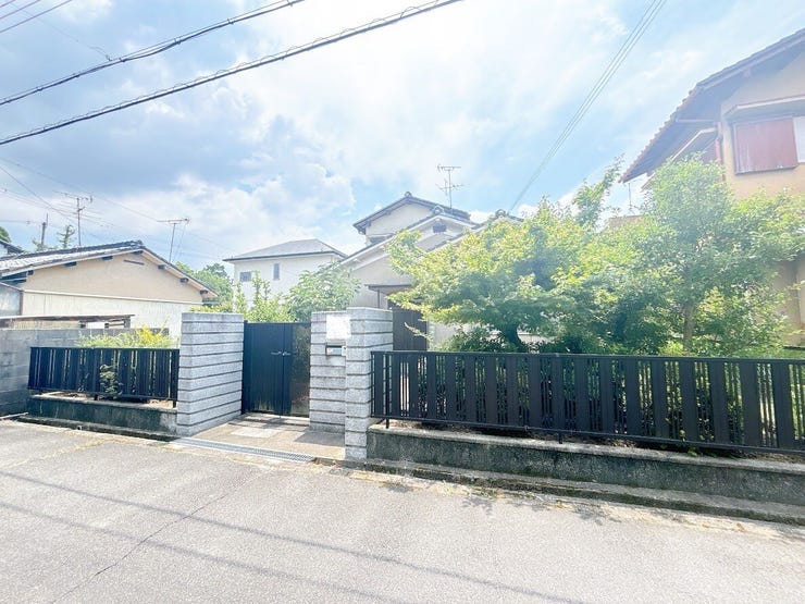 住宅地のため周辺は車の通行量も少なく、通期・登園・通学・ショッピングなど日々の往来も快適です。