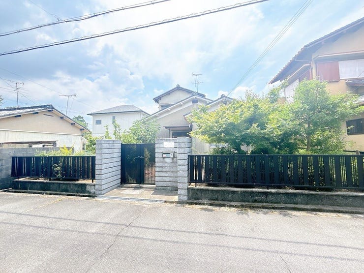 スーパーやコンビニ、幼保・小学校、医療機関など、生活利便施設が充実した立地です。