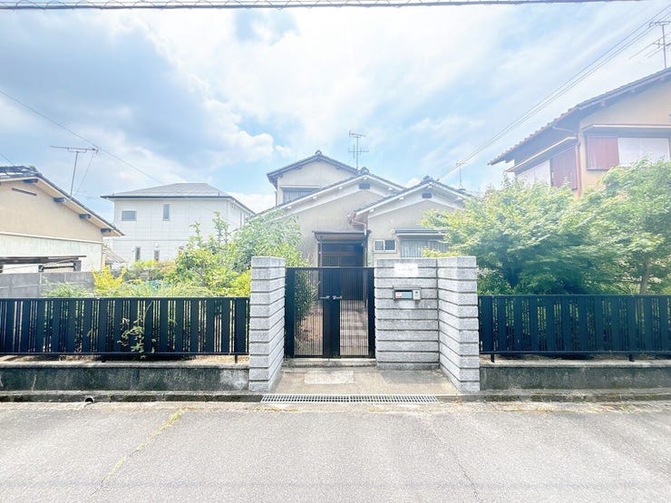 あたたかな陽が差し込む日当り良好の立地です。
