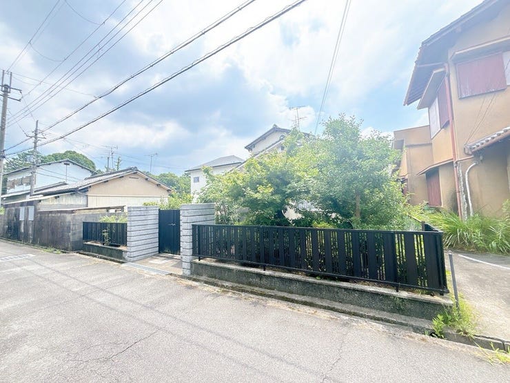 静かで落ち着いた閑静な住宅地です。
子育て世代の生活環境としても最適です◎
