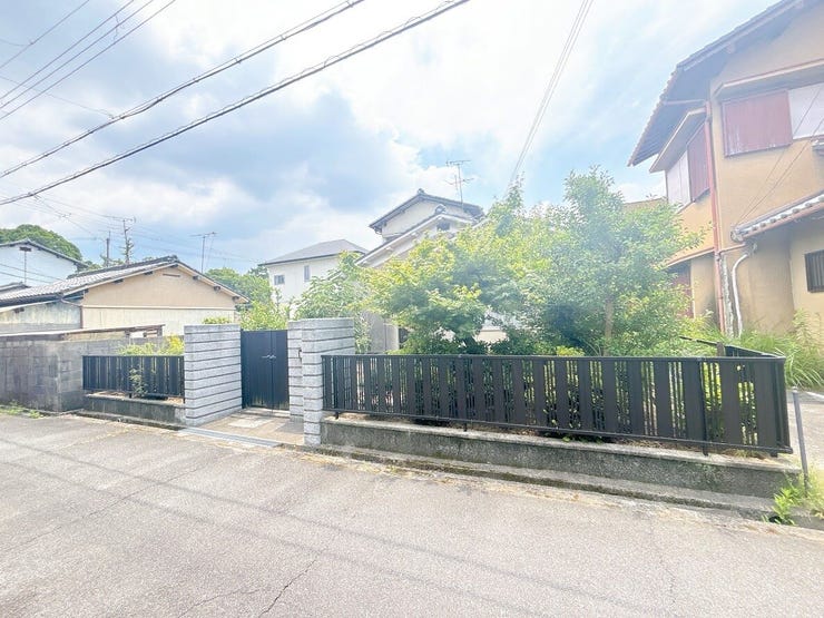 あたたかな陽が差し込み、優しい風が吹き込む陽当り・通風良好な立地です。