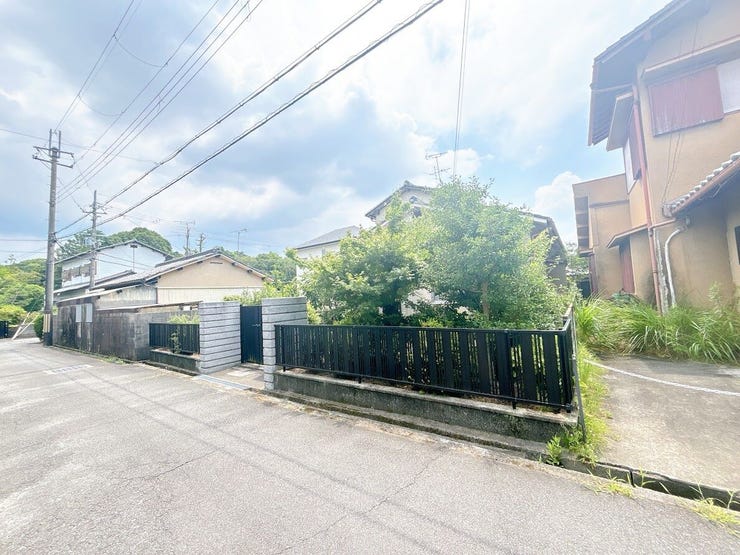 住宅地のため周辺は車の通行量も少なく、通期・登園・通学・ショッピングなど日々の往来も快適です。