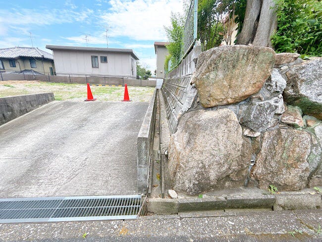 スーパーやコンビニ、幼保・小学校など生活利便施設が充実した立地です。