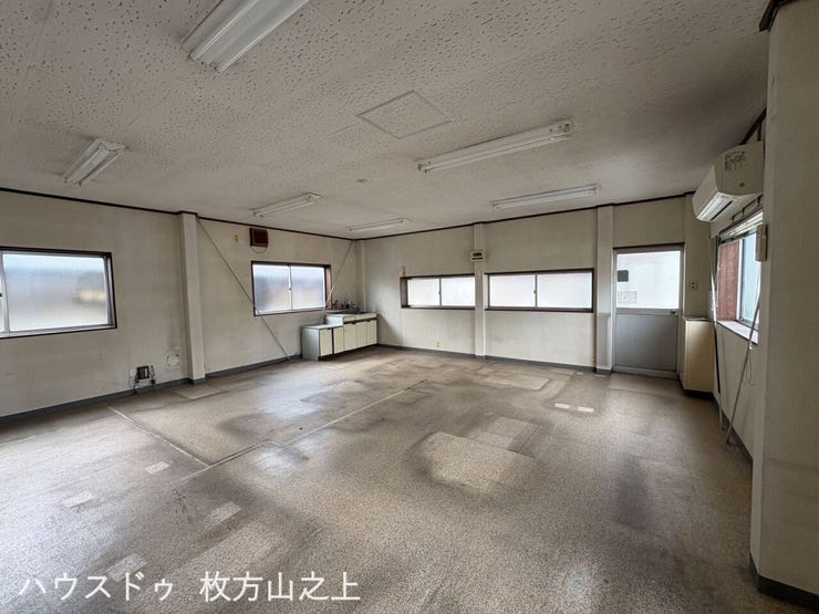 2階南側フロアはキッチンスペースがあるため事務所として利用可