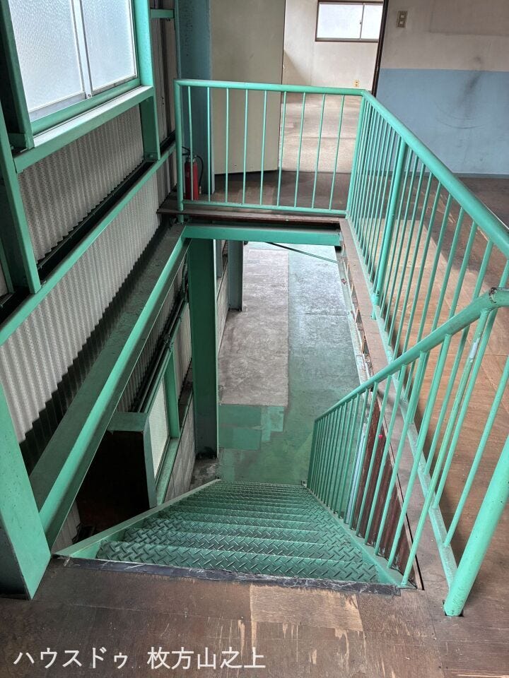 2階から見た階段
