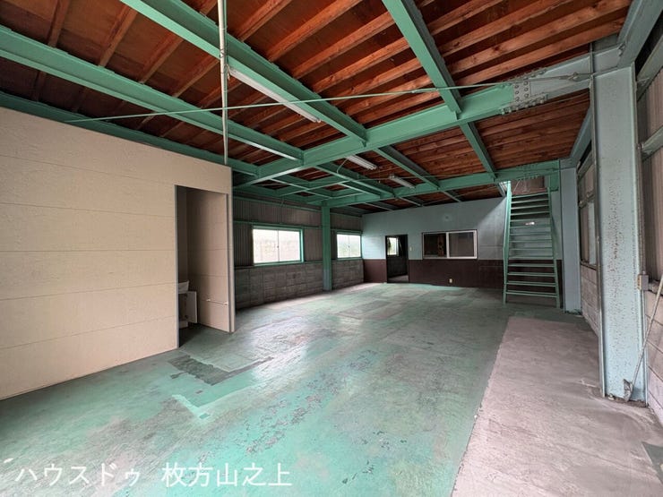 1階南側フロアにはトイレや洗面スペースあり