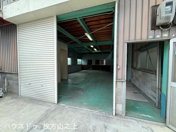 1階シャッターから見た屋内
