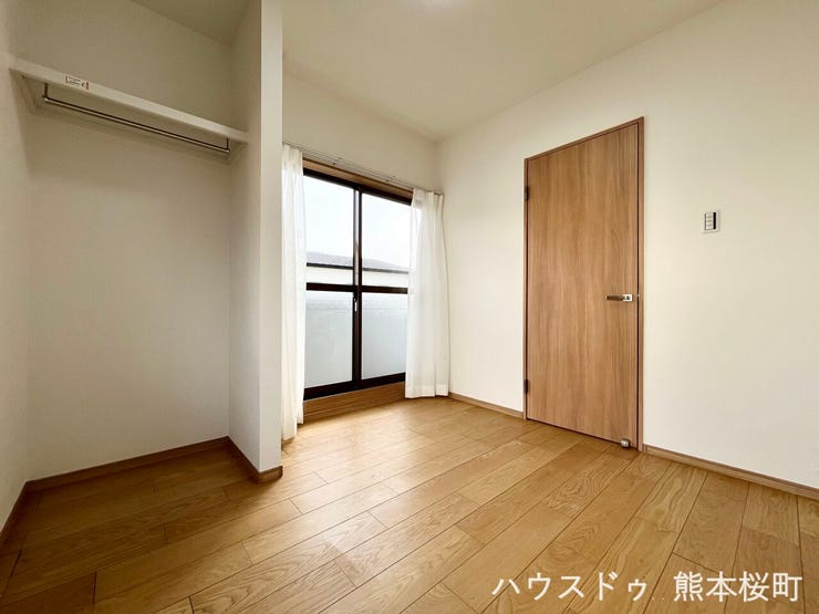 ■2階4.2帖洋室①■寝室、書斎、趣味の部屋。家族の成長やライフスタイルに合わせ、様々な使い方ができる快適な空間です。
