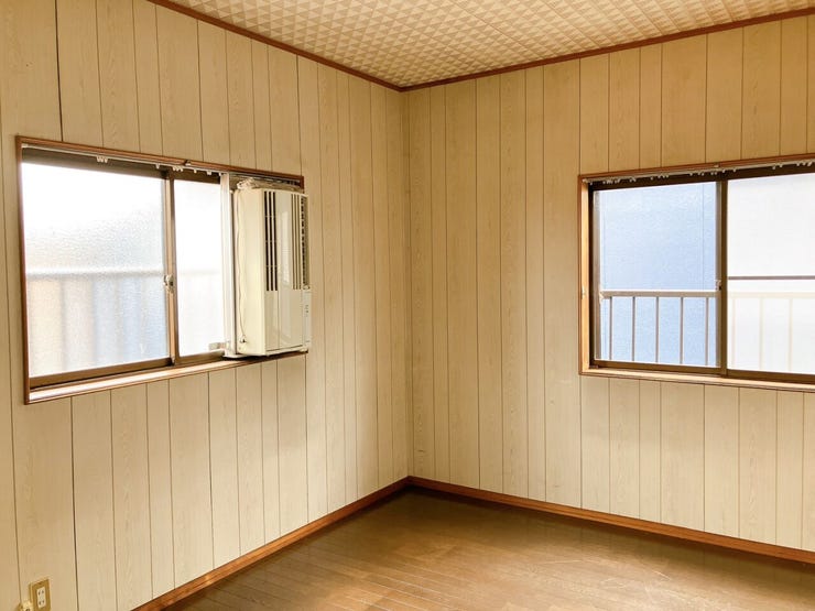 【洋室】
広々としたお部屋は家具の配置やインテリアデザインがしやすく、自分好みの居心地の良い空間を作れます♪
ソファやテレビ台を設置して家族や友人とくつろげるセカンドリビングスペースにもなります!