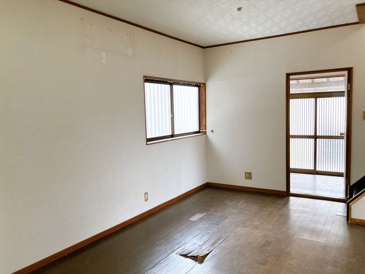 【リビング・ダイニング】
室内の温度調整がしやすく、光熱費の節約につながります♪
また窓から光が差し込む明るいリビングは、日中は電気をつけずとも過ごすことができ、電気代の節約にもなります♪