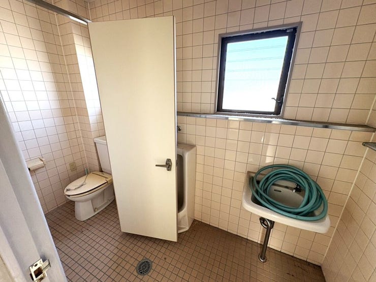 ◇トイレ◇
各階に同じスペースのトイレ完備。広くゆとりがあります。