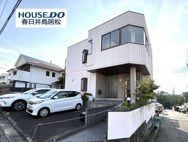 【外観】
◇外観写真◇
高森台3丁目に佇むこちらの物件は、寮として使用していました。敷地面積は70坪超で並列4台駐車可能。洋室8部屋完備。社員寮や介護関連施設、事務所などにも最適です。