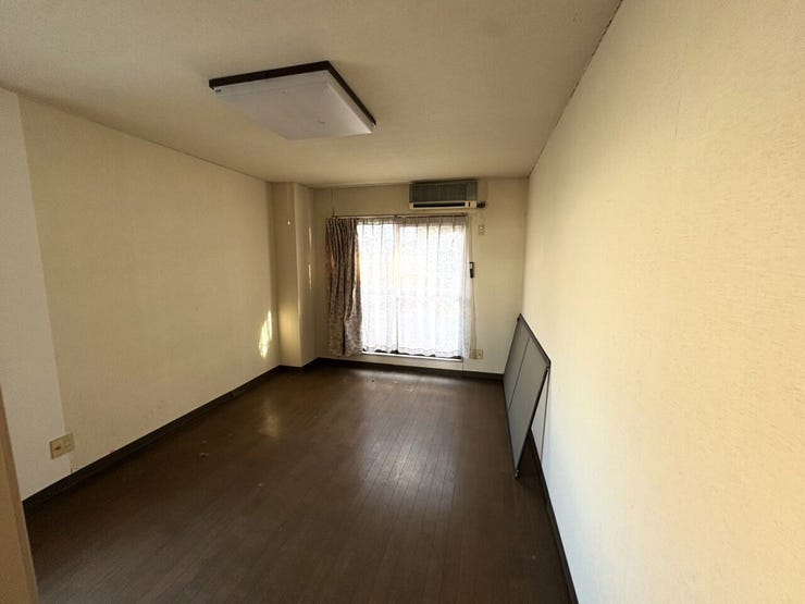 ◇居室◇
約8.8帖の各部屋にはバルコニー完備。バルコニーは各部屋で仕切られており、プライバシーに配慮されています。2階居室のバルコニーにはテラス屋根付です。