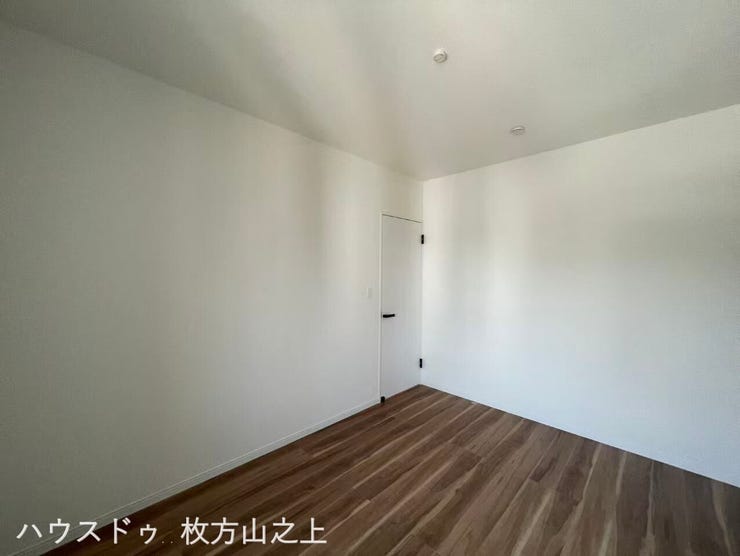 シンプルで使いやすい洋室。