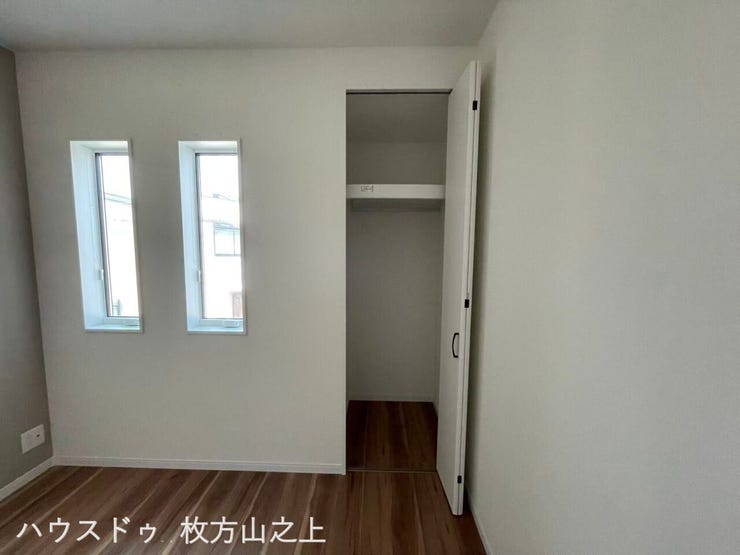 クローゼット付きの洋室。
