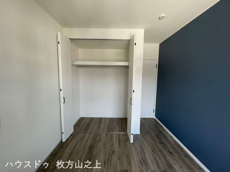 クローゼット付きで収納力良好。