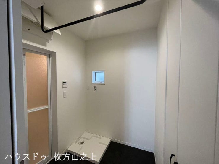 ゆとりある洗濯機置場を確保。