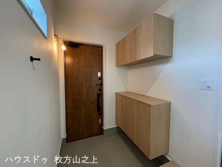 収納力のあるシューズボックス付き玄関。