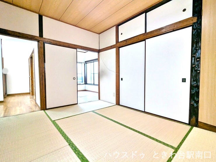 和室には大容量の押入れを完備。布団や季節物のアイテムも、すっきりと収納できるのが魅力です。