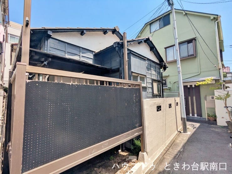 南向きで陽当たりを考慮した設計の2DK。リフォーム完了物件のため、室内外ともに清潔感のある仕上がりです。