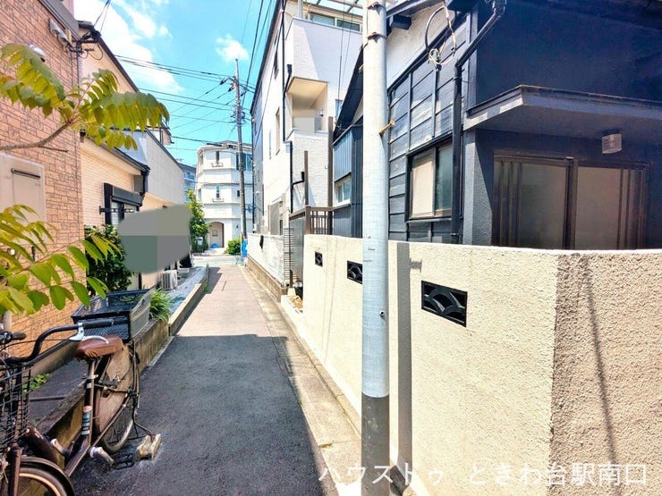 東武東上線「上板橋」駅より徒歩12分。周辺は閑静な住宅街で、穏やかな日常を過ごしたい方に適した環境です。