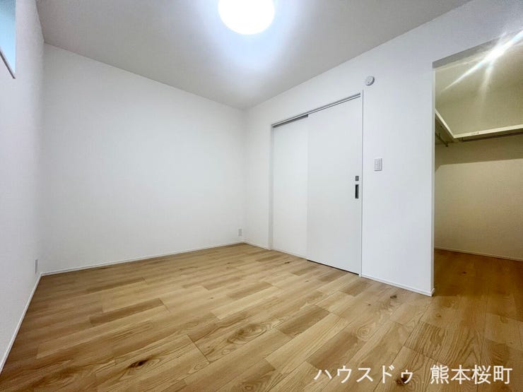 ■2階6帖洋室■心からリラックスできる静けさ、上質な眠りで、毎日をリセットします。明日への活力を養う空間です。