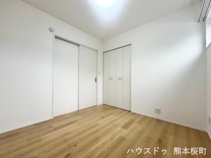 ■2階4.5帖洋室①■寝室、書斎、趣味の部屋。家族の成長やライフスタイルに合わせ、様々な使い方ができる快適な空間です。