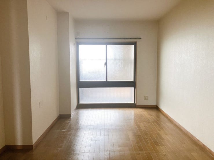 【全室収納付き】
全ての部屋に収納が備わっているため、家族ごとに持ち物を分けて整理しやすく、生活空間をすっきり保てます!
日々の片付けがしやすく、暮らしのリズムが整いやすい嬉しいポイントです♪
