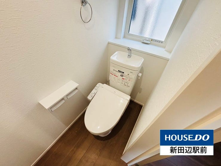 トイレは窓付きなので換気がしやすいですね。