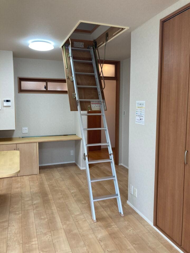 『屋根裏収納(梯子)』
