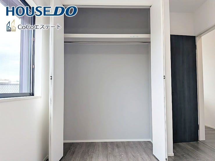 □■収納■□
各部屋にクローゼット完備♪
ゆとりの収納で、お部屋がスッキリ片付きます。