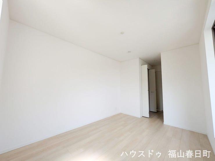 ■2階7.5畳洋室■全居室収納完備
主寝室としてはもちろん、ベビーベッドやデスクも置けるため、子育て世帯にもおすすめです。
