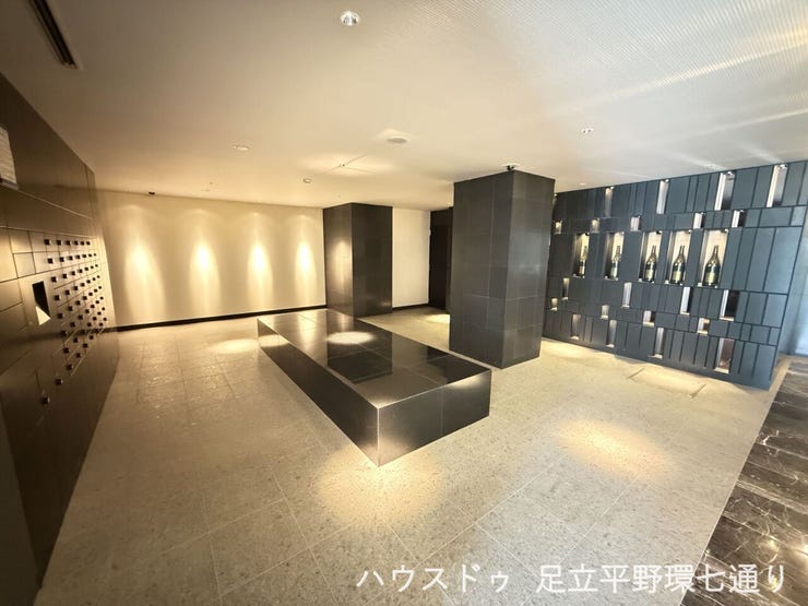 開放感のあるエントランスホール。来客時にも好印象を与える空間です。