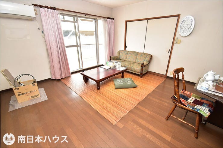 【リビング】16帖のリビングです!南西向きのバルコニーに面した明るい室内です♪