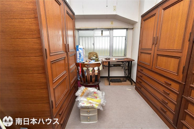 【洋室】5帖の洋室です!室内の荷物は売主様にて撤去してお引渡し致します♪