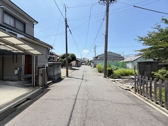 ・ヤマナカ 太平通店まで徒歩6分(約440m)
・ヨシヅヤ太平通り店まで徒歩9分(約700m)
・スギドラッグ 中野橋店まで徒歩5分(約400m)