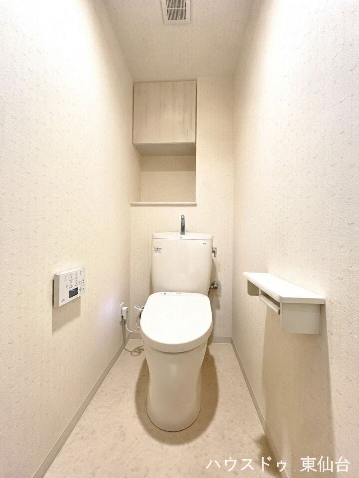 温水洗浄便座で季節を問わず快適な使い心地
2連ホルダーで家族の使い勝手も◎
清潔感のある空間で来客時も安心※AIによる画像処理を施しています(小物消去)