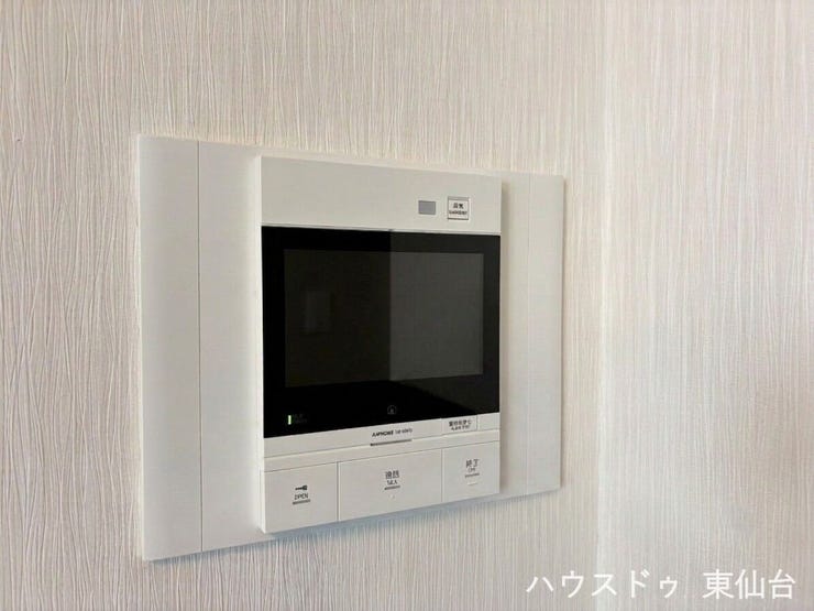 来訪者を画面で確認できる安心のモニター付きインターホン