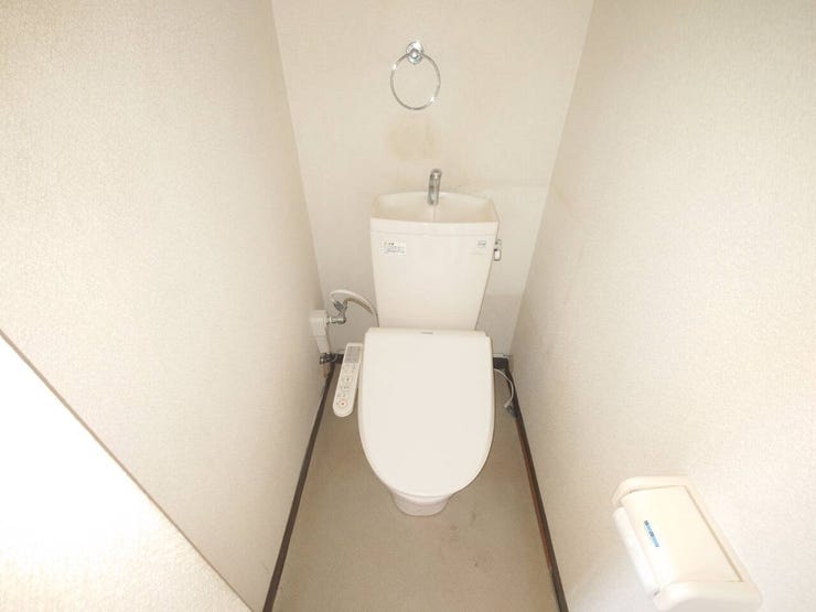 ◆温水洗浄便座です。寒い冬でも安心してお使いいただけます♪