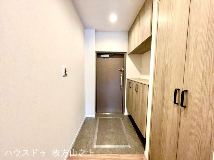 収納力のあるシューズボックスを備えた玄関です