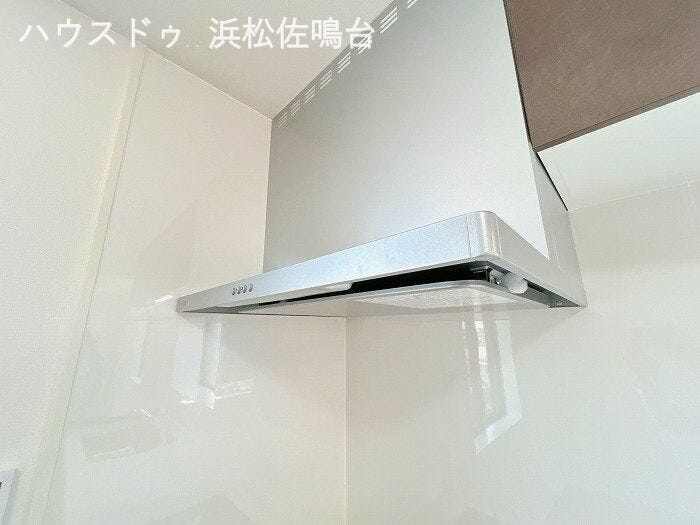 フラット型レンジフードはスタイリッシュなのはもちろん、お掃除がしやすいですよ(^-^)