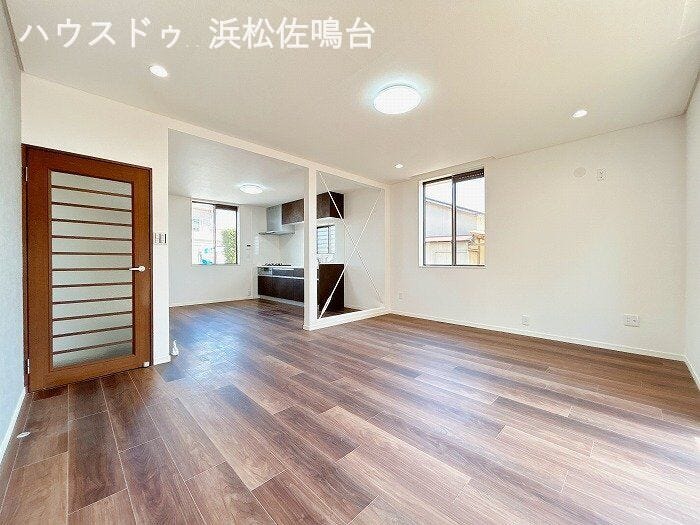 〈リフォーム済〉LDK別角度。LED新品照明器具付♪