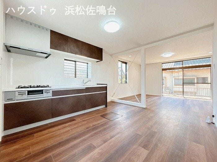 〈リフォーム済〉新品人工大理石システムガスキッチン!上下収納たっぷりついております(^-^)♪