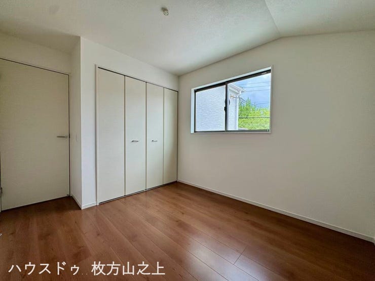 クローゼット付きで収納便利な洋室。お部屋をすっきりと広くお使いいただけます。