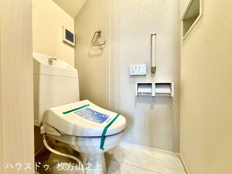 温水洗浄便座付きトイレ。