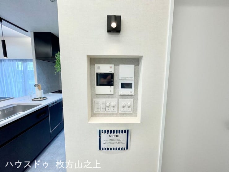 ニッチ+モニター付きインターホン+給湯リモコンのコーナ