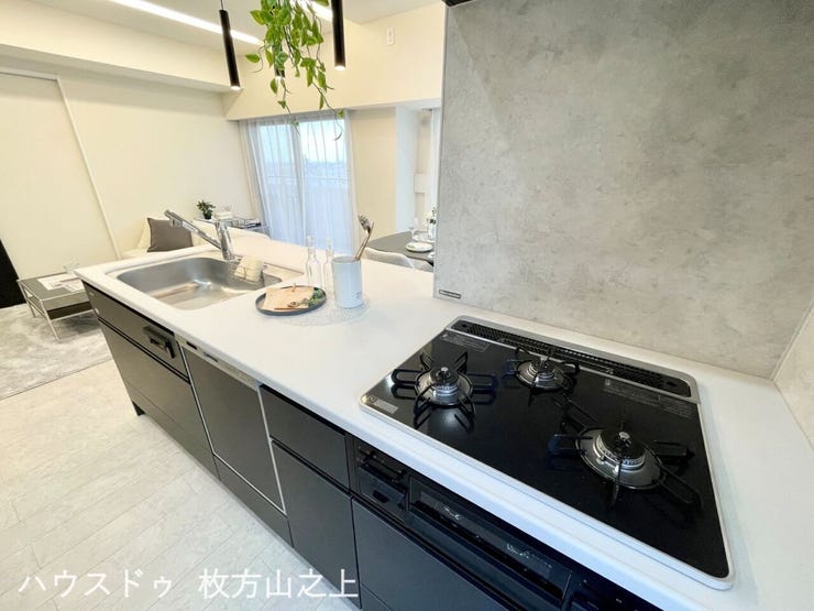 開放感と機能性を兼ね備えたキッチン