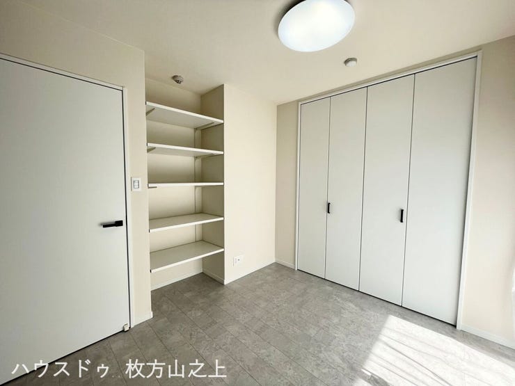 明るさと収納力を兼ね備えた、快適な居住空間。