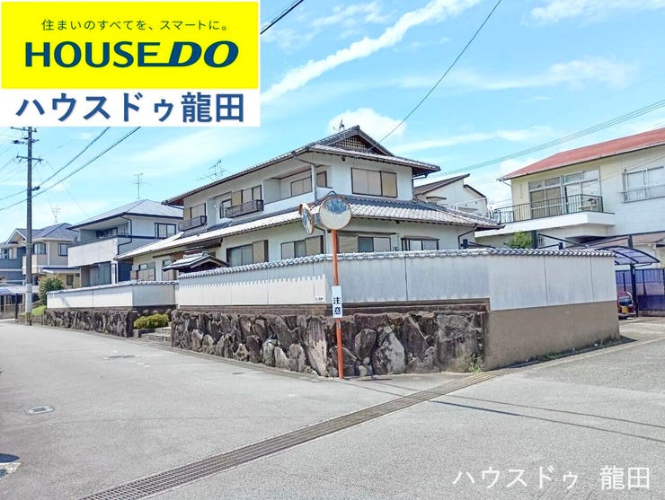 【外観】
車の通り抜けが少ない落ち着いた街並み。お子様と手を繋いでのんびりお散歩できる環境が魅力です