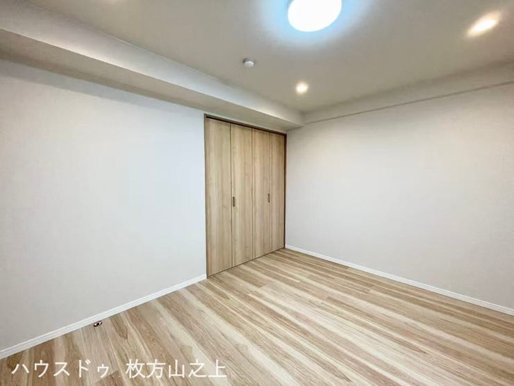 シンプルな内装で家具のレイアウトがしやすく、様々な用途に活用できます。